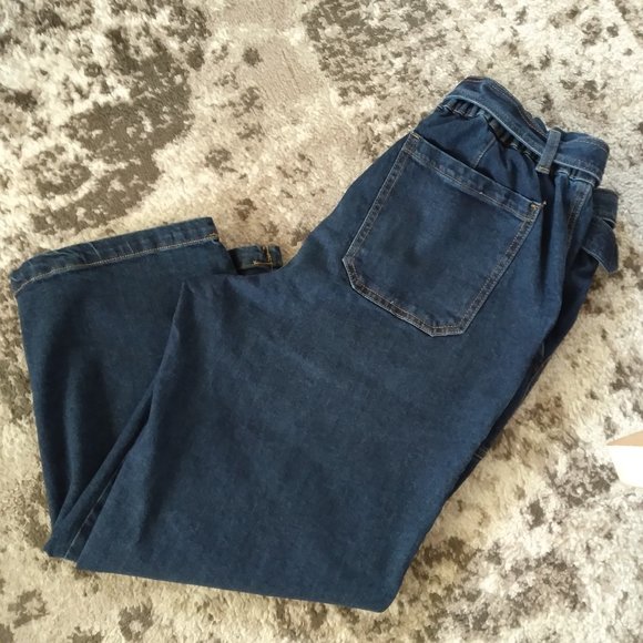 New Women's 16, or 18  High Rise, Wide Leg, Cropped  Blue Jeans. - Picture 6 of 6
